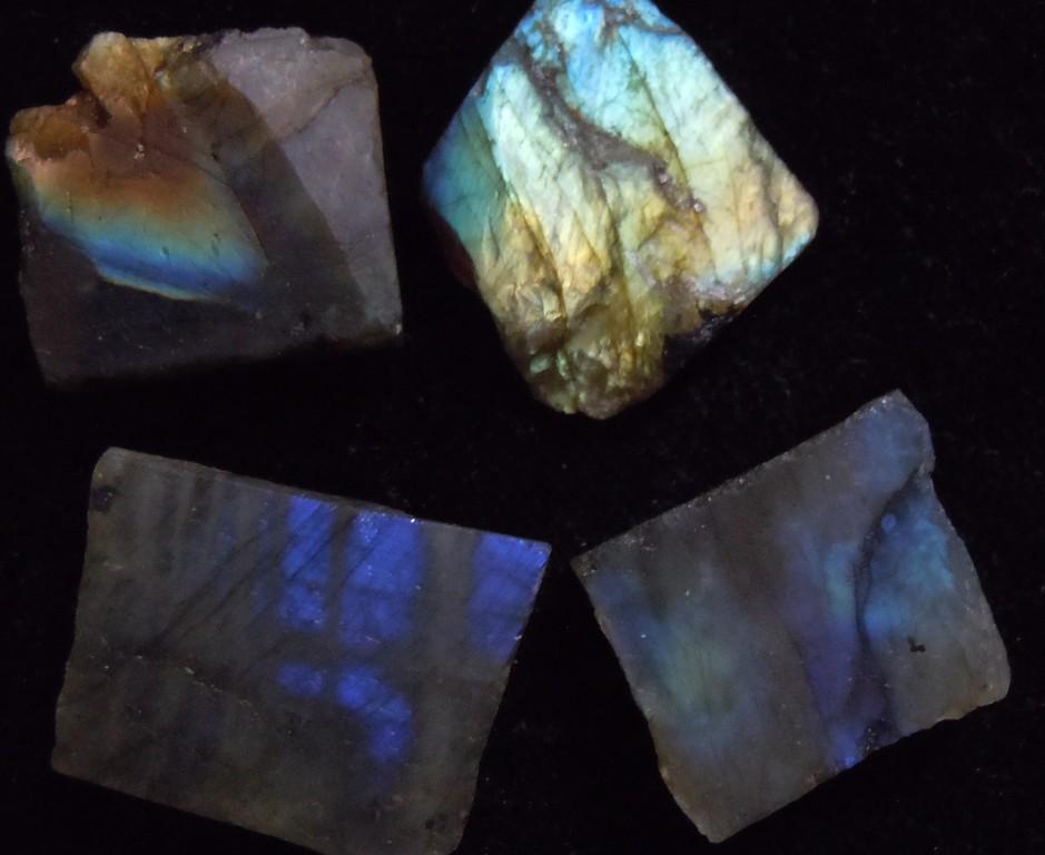 26.77 GRAM SET OF 4 IRIDESCENT LABRADORITE: Title: 26.77 GRAM SET OF 4 IRIDESCENT LABRADORITE Origin: Ampanihy, Atsimo-Andrefana, Madagascar Size: 2-2.5 cm / 26.77 gram Additional Information: set of 4 iridescent, multicolor and translucent lab