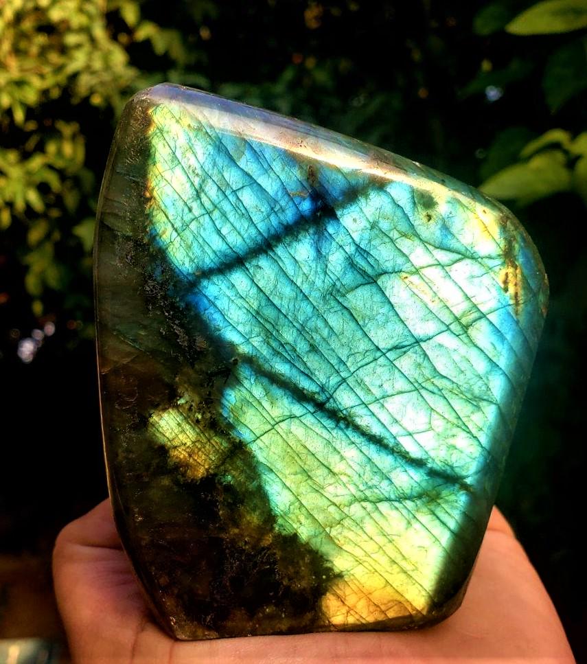 Fire Labradorite Tumble - 601.5 Grams: Title: Fire Labradorite Tumble - 601.5 Grams Gemstones: Mineral Carat Weights: 601 Grams Size/Dimensions: 100X81X55 mm Additional Info: Fire Labradorite Tumble - 601.5 Grams Reserve: $130.00 Shipping: