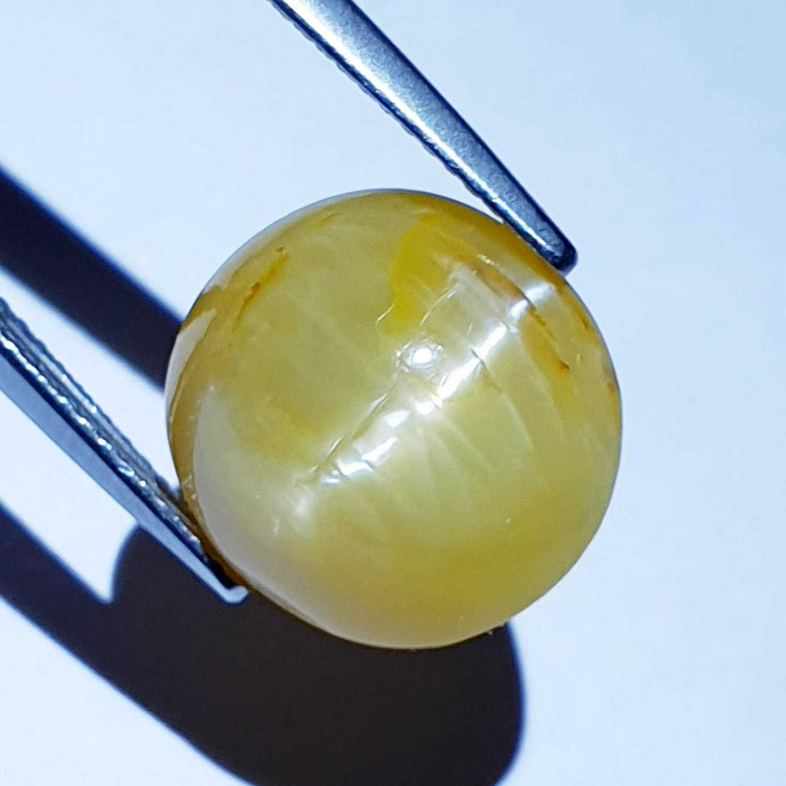 9.33 ct Natural Opal Cat's Eye: No Reserve! Title: 9.33 ct Natural Opal Cat's Eye Color/Clarity: Semi Transparent Gemstones: Loosegemstone Carat Weights: 9.33 Size/Dimensions: 13.60 x 13.10 x 8.90 Additional Information: Round - Afr