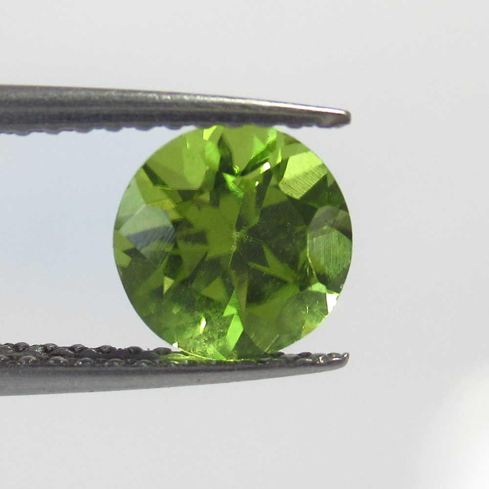 1.41 Ctw Natural Pakistan Peridot Cushion Cut: No Reserve! Title: 1.41 Ctw Natural Pakistan Peridot Cushion Cut Stone Clarity: VVS Gemstones: Peridot Size/Dimensions: 1.41 Carat Weights: 7.00 x 7.00 x 4.70 mm Additional Information: Top Class Lust