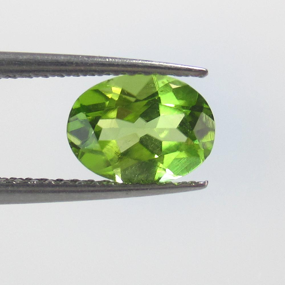 1.31 Ct Natural Pakistan Peridot Oval Cut: No Reserve! Title: 1.31 Ct Natural Pakistan Peridot Oval Cut Stone Clarity: VVS Gemstones: Natural Peridot Carat Weights: 1.31 Size/Dimensions: 8.10 x 6.00 x 4.10 mm Additional Information: Top Class 