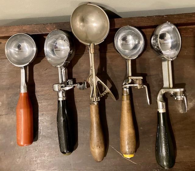 LOT OF 5 Antique Ice Cream Scoops (1 of 6)