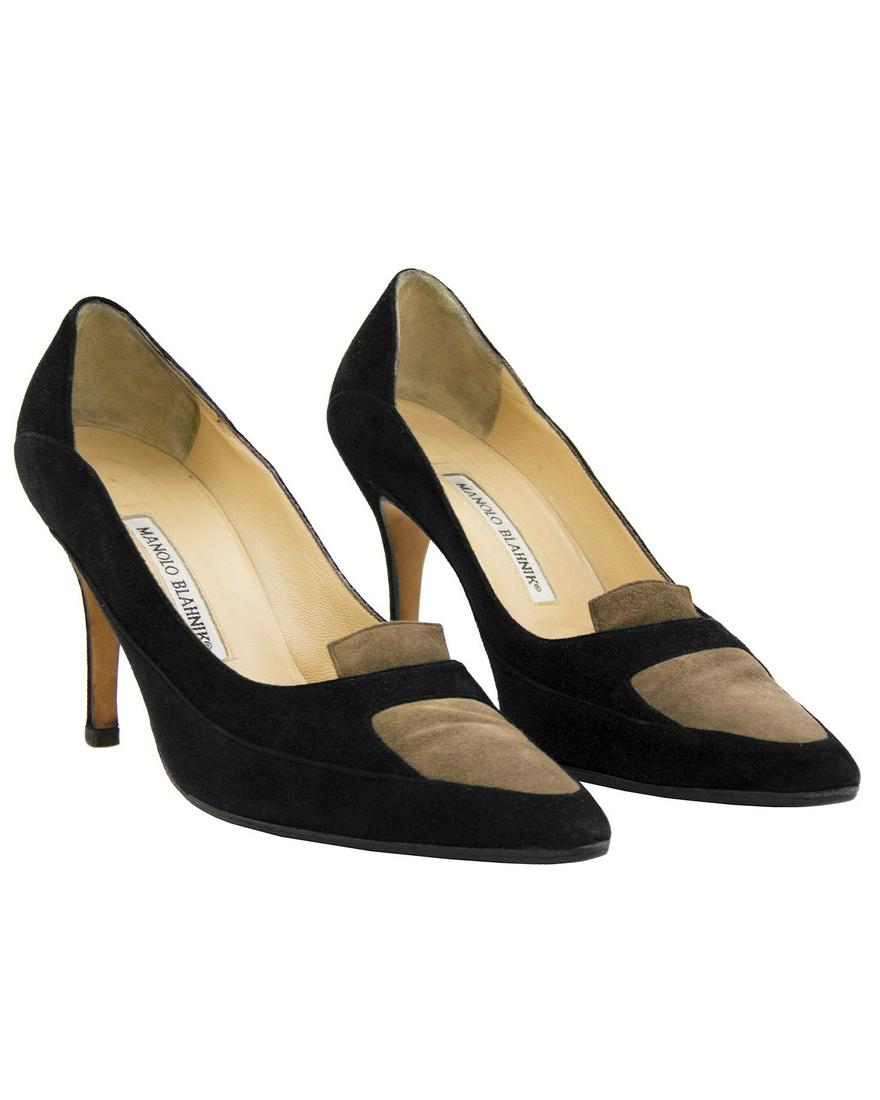Manolo Blahnik Black and Brown Suede Pumps: Brand: Manolo Blahnik Title: Manolo Blahnik Black and Brown Suede Pumps Additional Information: 1990s Manolo Blahnik black suede pumps with brown colour blocking at toe box. Excellent vintage conditio