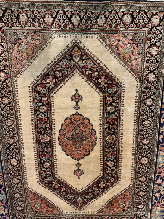 Semi Antique Hand Woven Persian Silk Qum 3x5 ft: Title: Semi Antique Hand Woven Persian Silk Qum 3x5 ft Origin: Iran Size: 3x5 ft Material: 100%Silk Year:1980 Description: Semi Antique Hand Woven Persian Silk Qum 3x5 ft Reserve: $700.00 Shipping: D