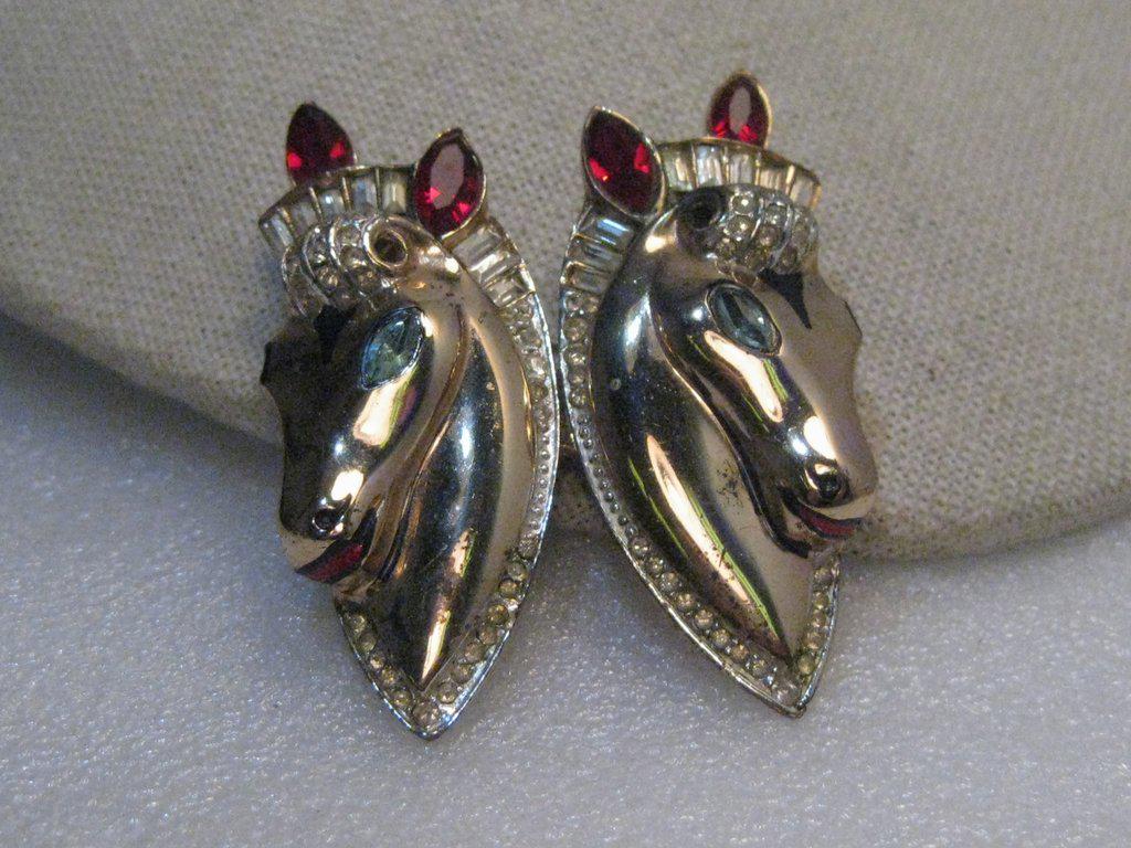Vintage Coro Craft Horse Duette - brooch/fur clips,: Vintage Coro Craft Horse Duette - 1930's, Red, Aqua, Clear rhinestones, Sterling Silver Gold Washed - Adolph Katz, Patent No. 1798867. This is about 2.25" tall and 2" wide and weight is 44.48 grams. T