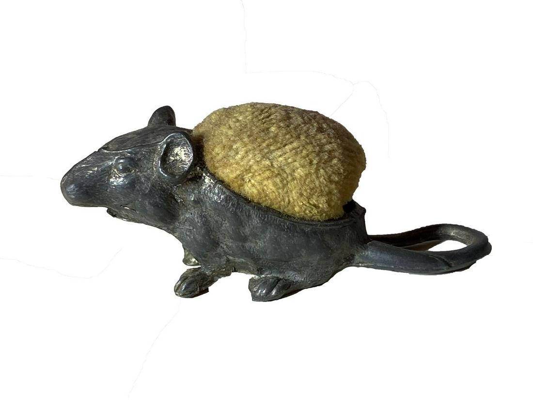 Mouse Pin Cushion (1 of 1)