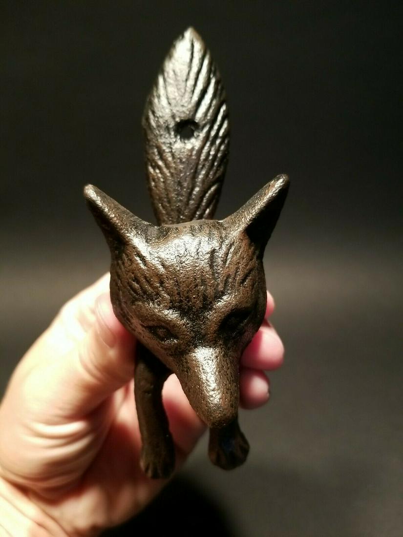Cast Iron FOX Head DOOR KNOCKER Hardware: 6" Height x 2 1/4" Wide x 2" ExtensionGreat reproduction fox head door knocker cast from an antique. Really great authentic looking detail and slight antique patina. This piece is in natural brass so 