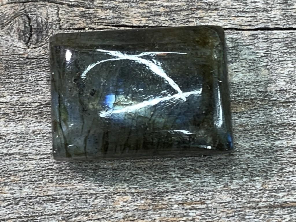 Labradorite 31.3 Carats Loose Gemstone: No Reserve! Labradorite 31.3 Carats Loose Gemstone Shipping: Domestic: Flat-rate of $$$ to anywhere within the contiguous U.S. International: Foreign shipping rates are determined by destination. Comb