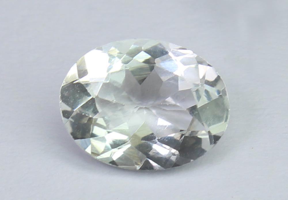 1.44 Ct Natural White beryl: No Reserve! Title: 1.44 Ct Natural White beryl Description: Gemstone : Natural White berylOrigin : BrazilWeight : 1.44 caratsDimensions : 9x6.9x4 mmShape : Oval CutColor : ColorlessTreatment : No Trea