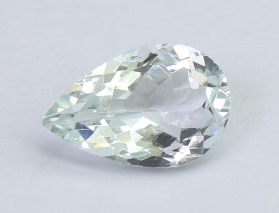 1.11 Ct Natural White beryl: No Reserve! Title: 1.11 Ct Natural White beryl Description: Gemstone : Natural White berylOrigin : BrazilWeight : 1.11 caratsDimensions : 9.2x6x3.6 mmShape : Pear CutColor : ColorlessTreatment : No Tr