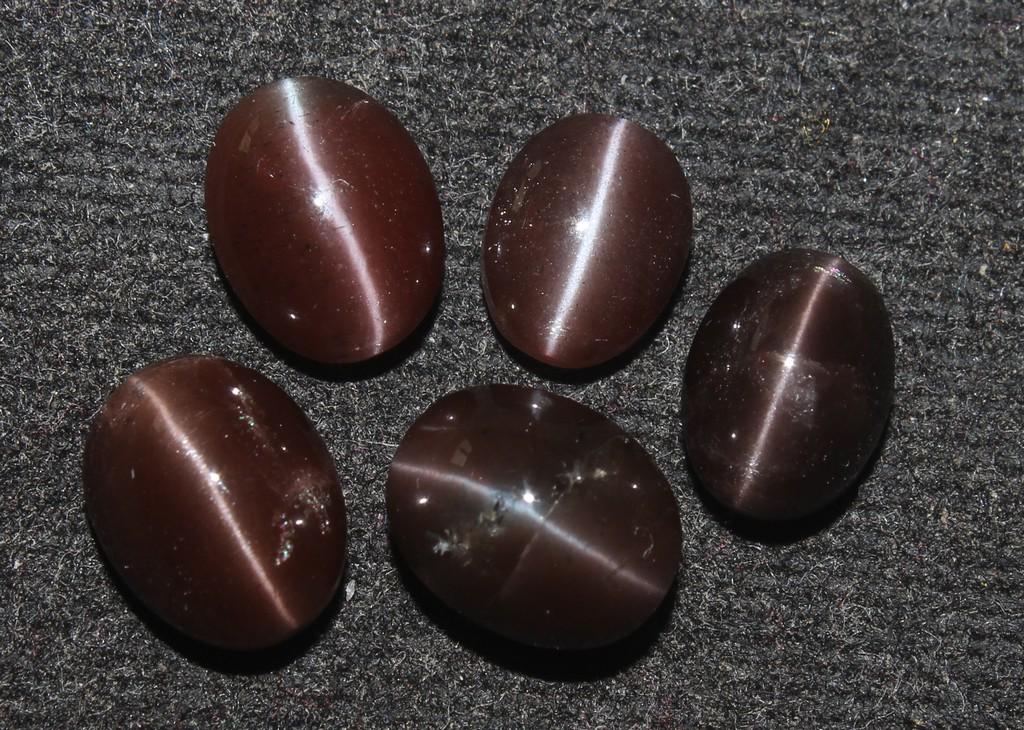 14.38 Ct Natural Spectrolite Cat's Eye Lot: No Reserve! Title: 14.38 Ct Natural Spectrolite Cat's Eye Lot Description: Gemstone : Natural Spectrolite Cat's EyeWeight : 14.38 CaratsDimensions : 9.7x7.7x6.7 mm - 8.2x6.5x3.9 mmShape : Oval Cabocho
