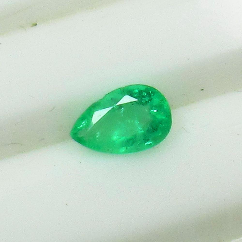 0.53 Ct Natural Colombian Emerald Pear Cut (1 of 2)