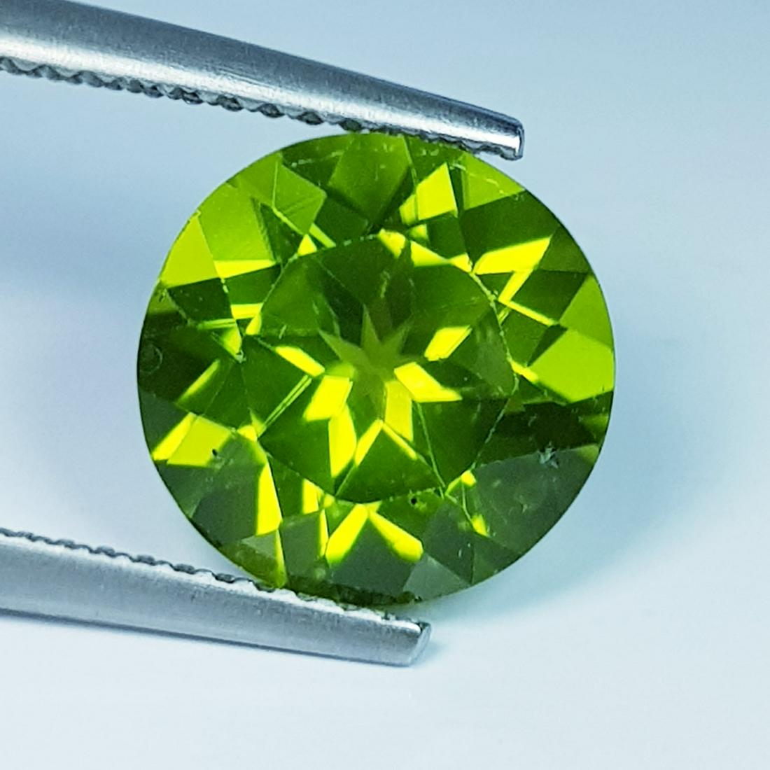 3.85 Ct Natural Peridot Round Cut (1 of 5)