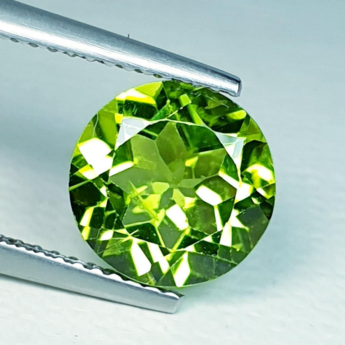 Natural Peridot Round Cut 2.98 ct: No Reserve! Title: Natural Peridot Round Cut 2.98 ct Color/Clarity: VVS Gemstones: Loosegemstone Carat Weights: 2.98 Size/Dimensions: 9.00 x 9.00 x 5.50 Additional Information: Round - Pakistan Shippi