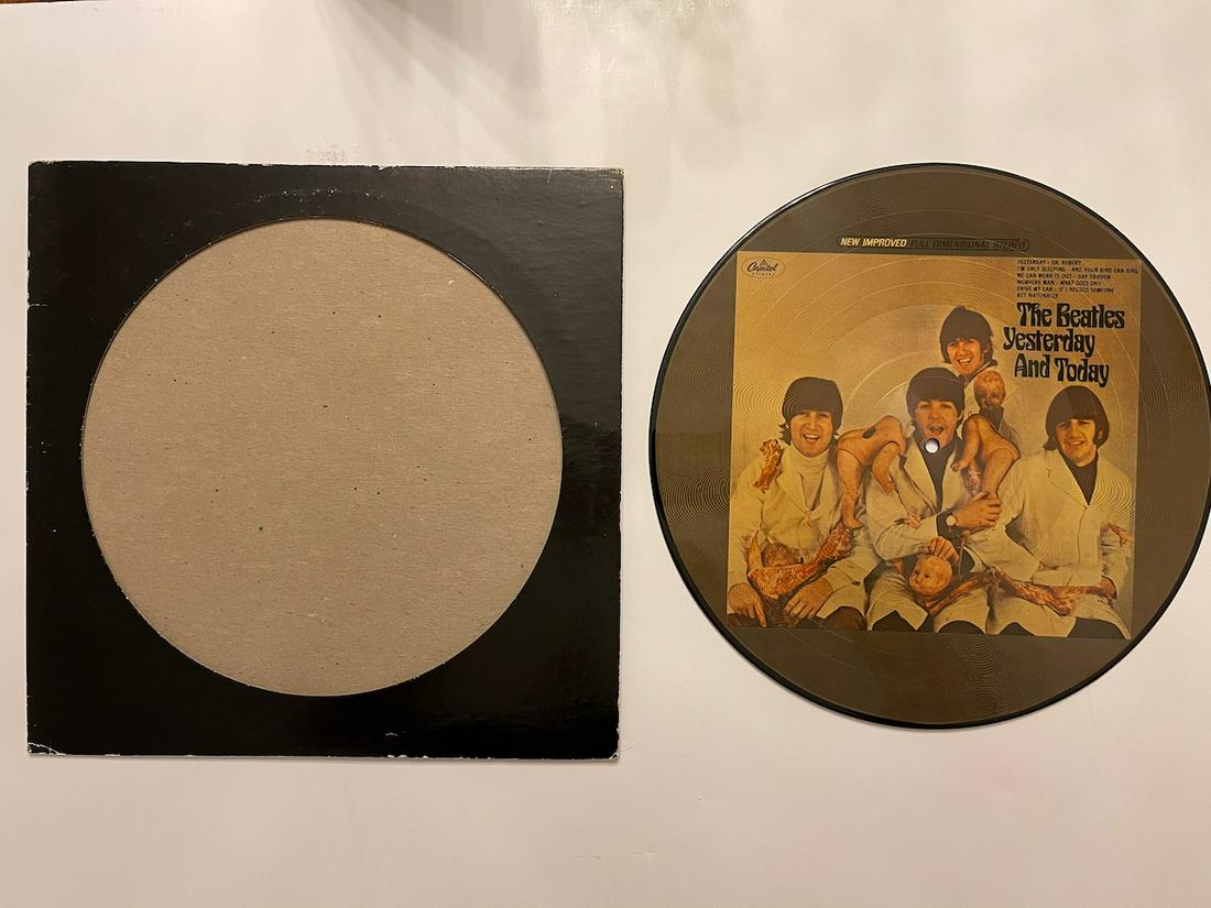 CHICAGO BEATLES SOUVENIR RECORD: CHICAGO BEATLES SOUVENIR RECORD. COMMEMORATING THE 4TH ANNUAL BEATLE CONVENTION SOLD ONLY ON THE FOLLOWING Dates. August 8 & 9, 1980. PICTURE DISK WITH BUTCHER COVER ON FRONT AND COMMEMORATIVE WORDS O