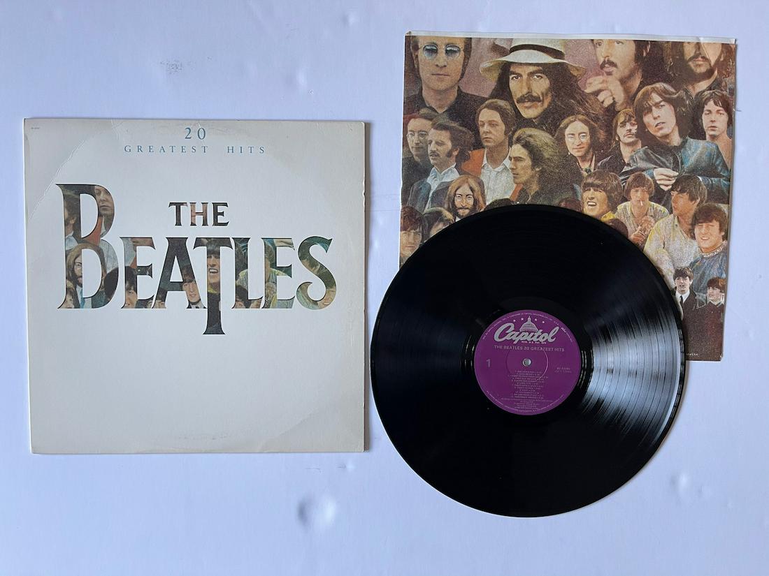 20 GREATEST HITS THE BEATLES: 20 GREATEST HITS THE BEATLES. CAPITOL. EMI. SV-12245.The Beatles – 20 Greatest Hits Label: Capitol Records – SV-12245 Format: Vinyl, LP, Compilation, Repress, 2nd cover Country: US Released: 11 Oc