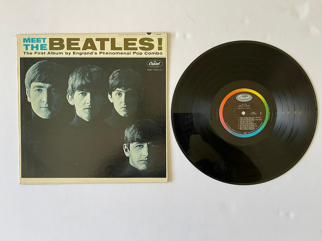 MEET THE BEATLES !: MEET THE BEATLES ! CAPITOL. T2047. MONO. VARIANT 2. The Beatles – Meet The Beatles! Label: Capitol Records – T-2047, Capitol Records – T 2047 Format: Vinyl, LP, Mono, Album Country: US Released: