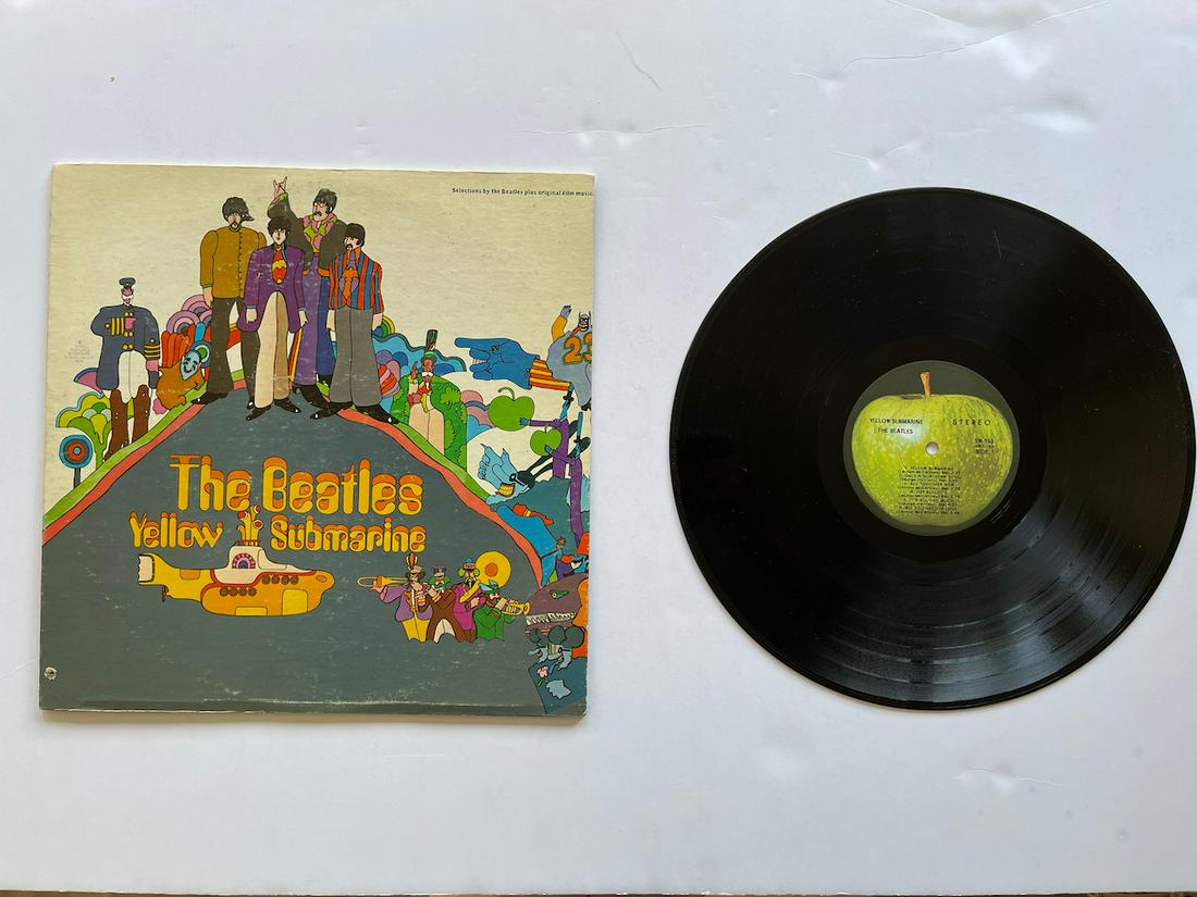 YELLOW SUBMARINE: YELLOW SUBMARINE. CAPITOL RECORDS. APPLE LABEL. SW-153. STEREO. Notes 1969 pressing, with Capitol text on side B. Pressed at Capitol's Los Angeles factory, as identified by a "?" in the run-outs. Sele