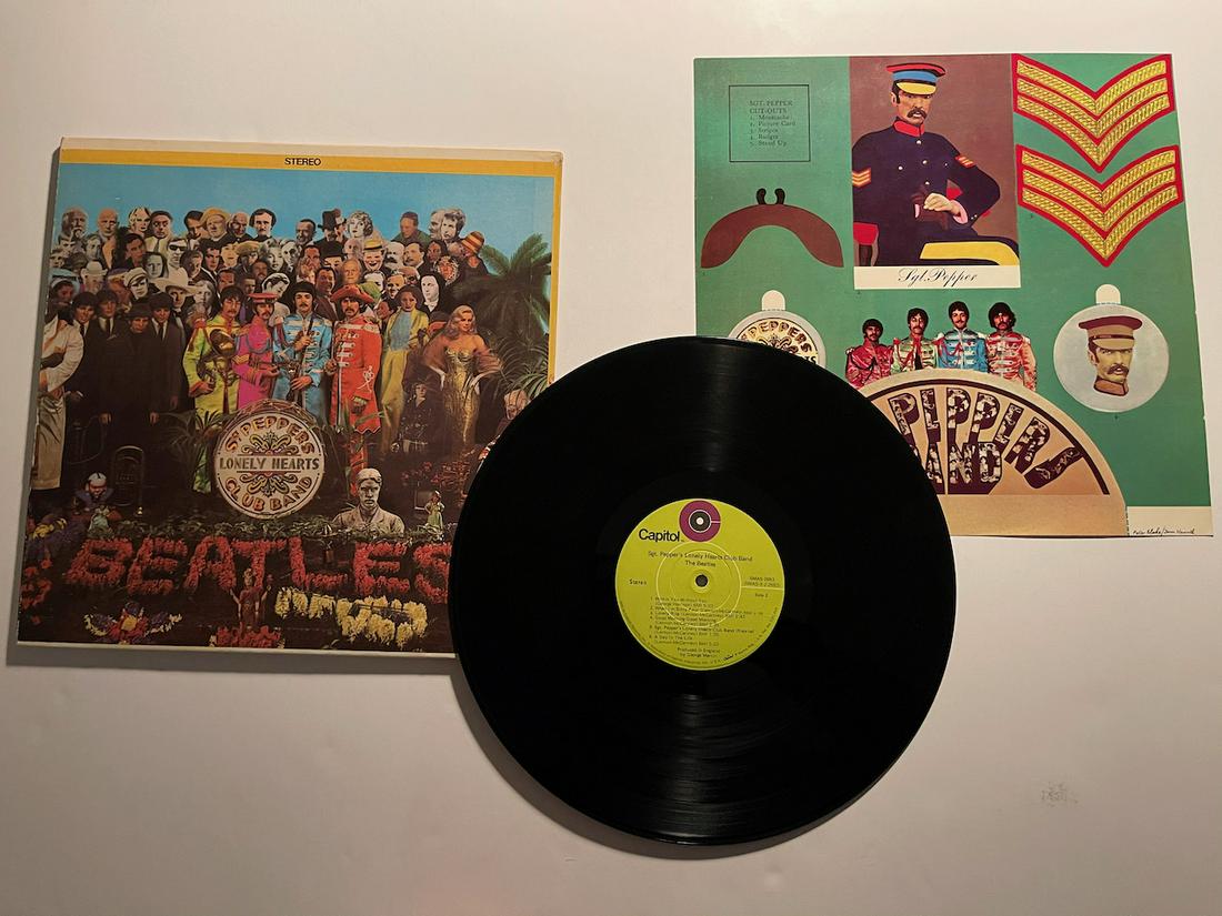 SGT. PEPPERS LONELY HEARTS CLUB BAND: SGT. PEPPERS LONELY HEARTS CLUB BAND. STEREO. CAPITOL. SMAS-2653. The Beatles – Sgt. Pepper's Lonely Hearts Club Band Label: Capitol Records – SMAS-2653 Format: Vinyl, LP, Album, Reissue, Stereo, 
