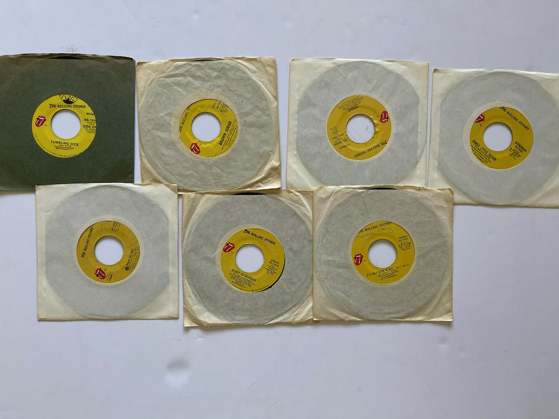 SEVEN ROLLING STONES RED LIPS 45s: SEVEN ROLLING STONES RED LIPS 45s INCLUDING TUMBLING DICE, BROWN SUGAR, ANGIE, DANCE LITTLE SISTER, FOOL TO CRY, BEAST OF BURDEN, IT’S ONLY ROCK N’ ROLL. Reserve: $15.00 Shipping: Domestic: Flat-r