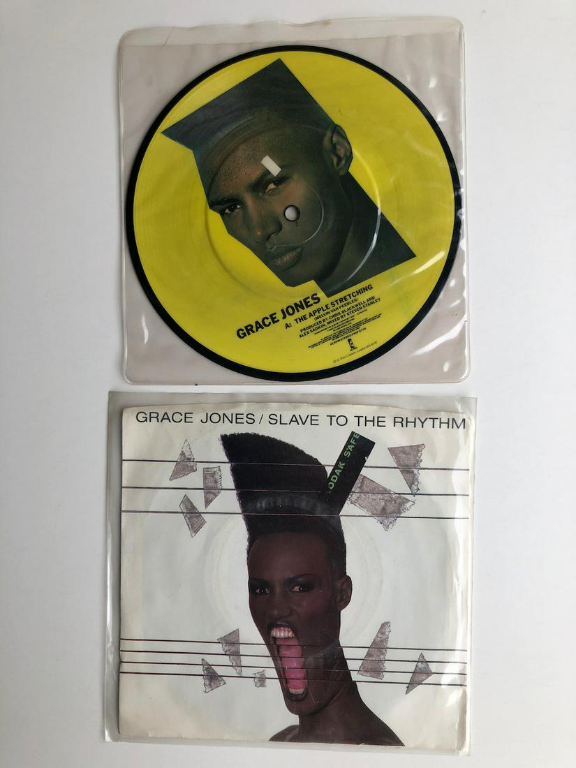 GRADE JONES PICTURE DISC & SLEEVE 45s: GRADE JONES PICTURE DISC & SLEEVE 45s SET INCLUDING: Grace Jones – The Apple Stretching Label: Island Records – PWIP 6779 Format: Vinyl, 7", 45 RPM, Picture Disc Country: UK Released: 1982 - AND -