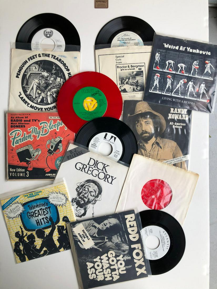 WOW ! COMEDY PICTURE SLEEVE AND DJ 45s: WOW ! A COLLECTION OF COMEDY PICTURE SLEEVE AND RADIO DEMO DJ 45s INCLUDING: Penguin Feet & The Teardrop Kid – Larry, Move Your Hand Label: HDM Records – HDM-504 - PROMO DEMO COPY ONLY Format: Vin