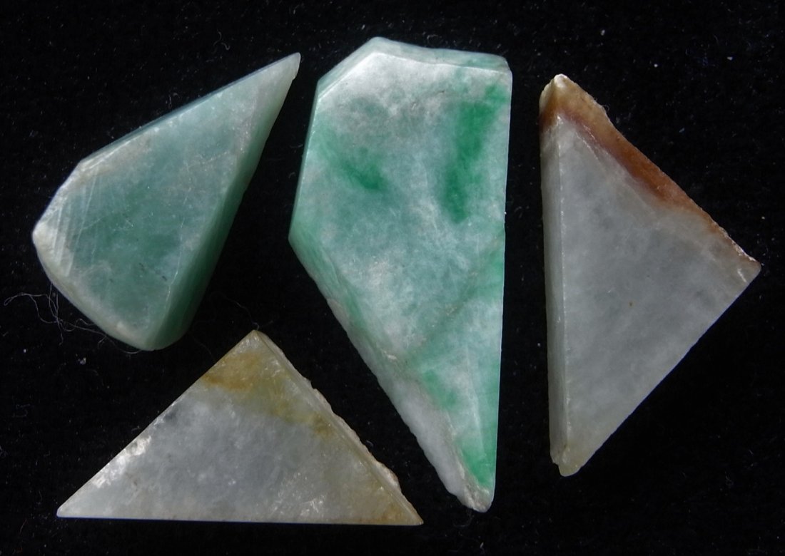 11.35 GRAM SET OF 4 GENUINE BURMESE JADEITE JADE: Title: 11.35 GRAM SET OF 4 GENUINE BURMESE JADEITE JADE Origin: Hpakant, Kaching State, Myanmar Size: 2.1-3 cm / 11.35 gram set of 4 genuine jadeite jade. translucent green, cut. Reserve: $2.00 Shippi