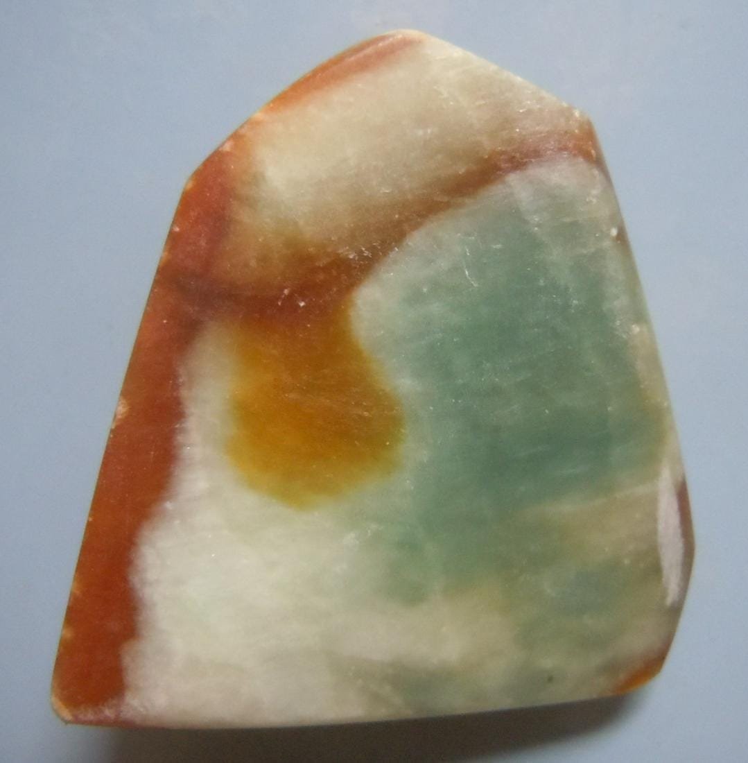 18.73 GRAM GENUINE BURMESE JADEITE JADE: Title: 18.73 GRAM GENUINE BURMESE JADEITE JADE Origin: Hpakant, Kaching State, Myanmar Size: 3.4x3.1x1.1 cm / 18.73 gram green and red brown jadeite jade. untreated gemstone, slightly polished Reserve