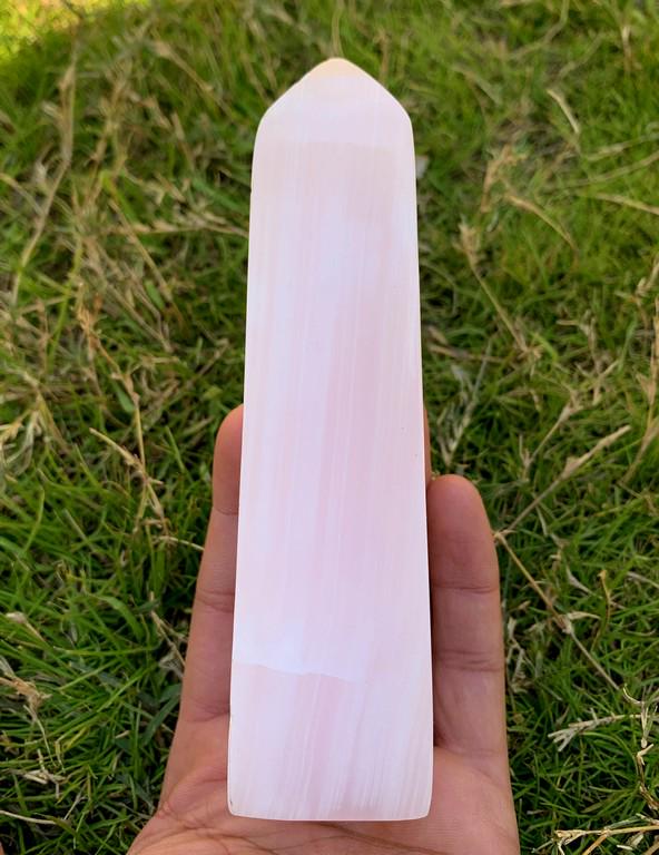 363 Gram High Quality Light Pink Calcite Tower Healing: Title: 363 Gram High Quality Light Pink Calcite Tower Healing Mineral Treatment: Natural Weight: 363 Gram Size/Dimensions: 137x37x35 mm Origin: Pakistan Reserve: $40.00 Shipping: Domestic: Flat-rate o