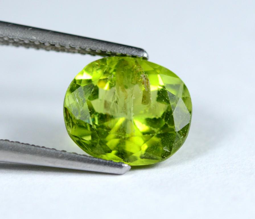 3.50 Carat Beautiful Natural Peridot Gemstone: Title: 3.50 Carat Beautiful Natural Peridot Gemstone Origin: Pakistan Weight: 3.50 Carat Size/Dimensions: 10x8x5 mm Reserve: $40.00 Shipping: Domestic: Flat-rate of $12.00 to anywhere within the conti