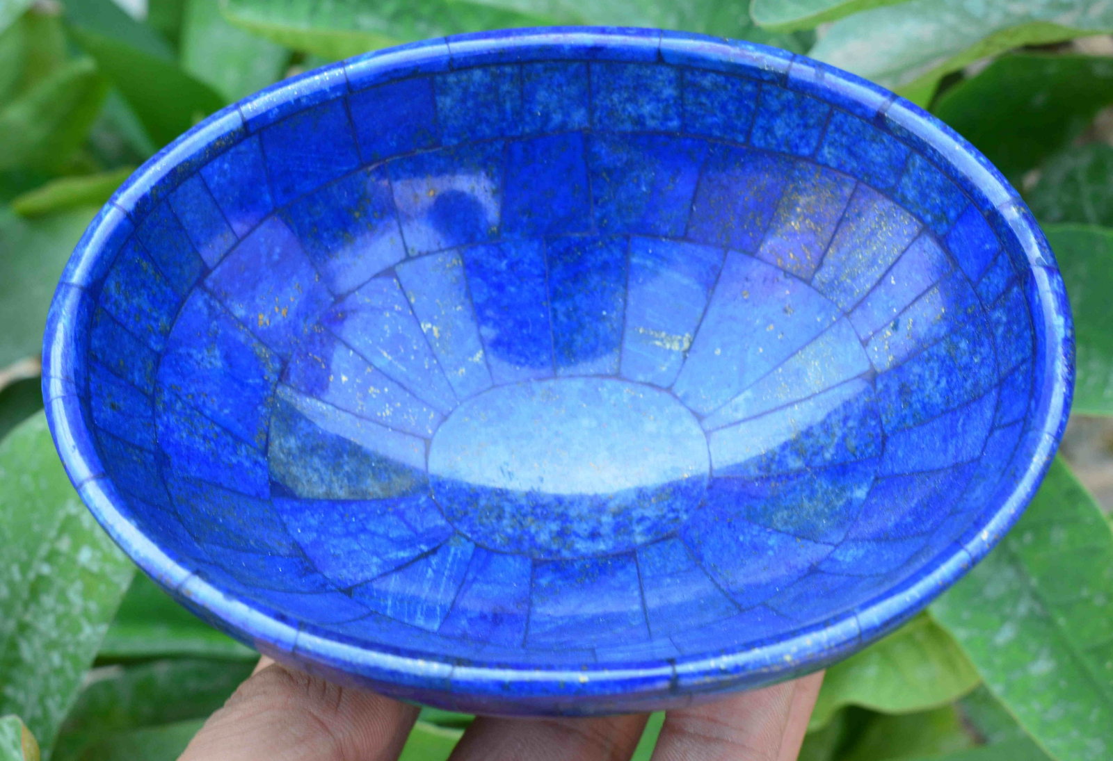 339 Grams Beautiful Lapis Lazuli Bowl: Title: 339 Grams Beautiful Lapis Lazuli Bowl Origin: Afghanistan Weight: 339 Grams Size/Dimensions: 130x104x52 MM Description: Natural Reserve: $120.00 Shipping: Domestic: Flat-rate of $40.00 to anywh