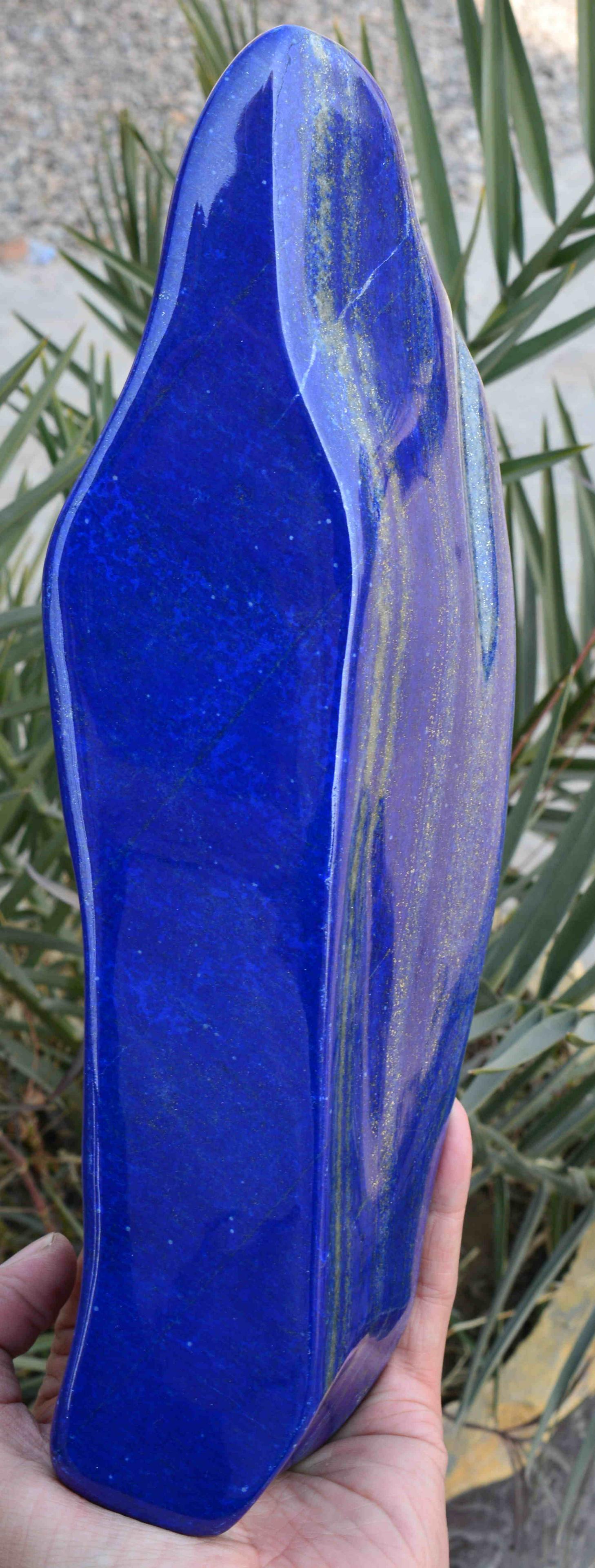 2 Kg Top Quality Royal Blue Lapis Lazuli Tumble: Title: 2 Kg Top Quality Royal Blue Lapis Lazuli Tumble Origin: Afghanistan Weight: 2 Kg Size/Dimensions: 300 x 110 x 65 MM Description: Natural Reserve: $300.00 Shipping: Domestic: Flat-rate of $40.00