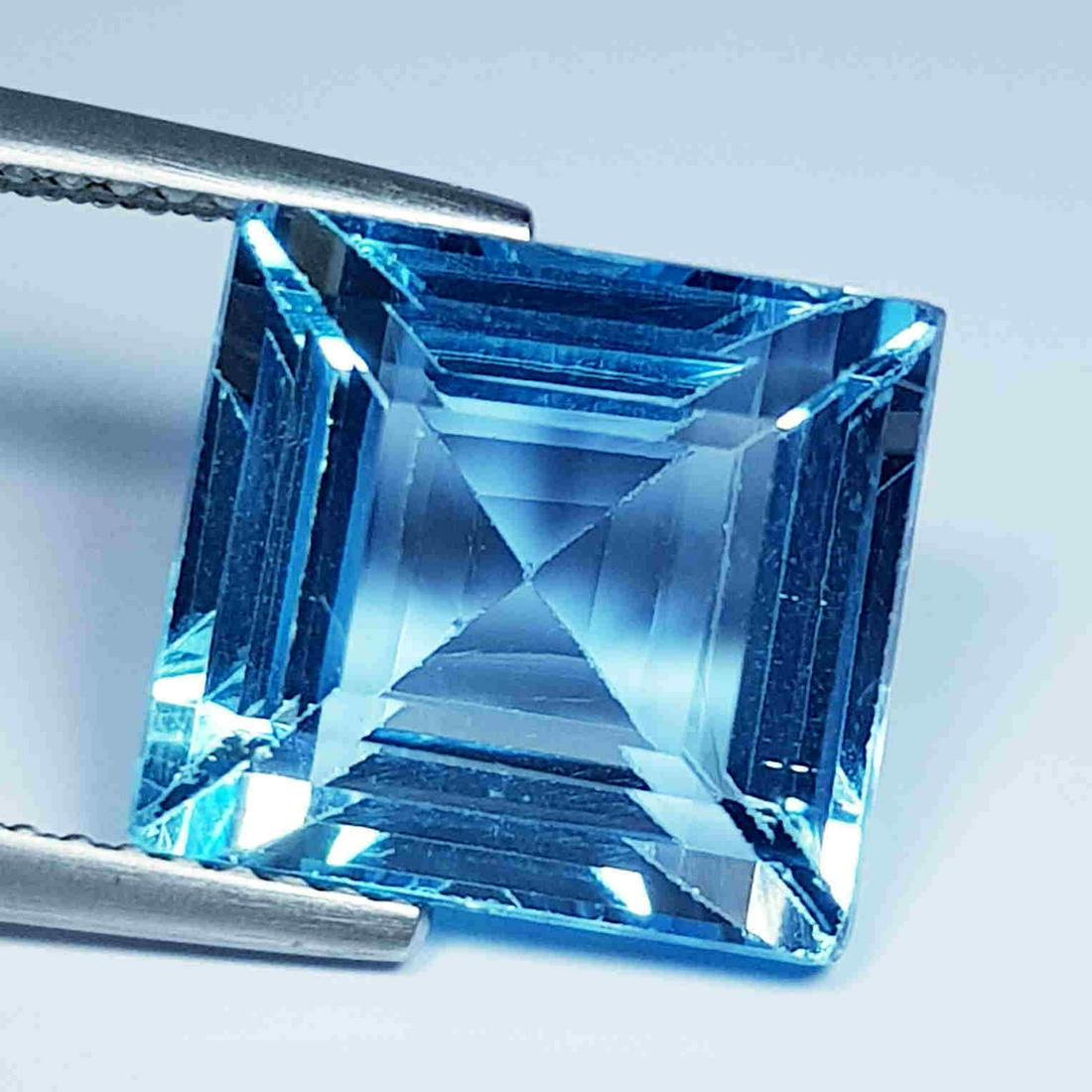 10.50 Ct Natural Square Cut Top Quality Blue Topaz (1 of 6)