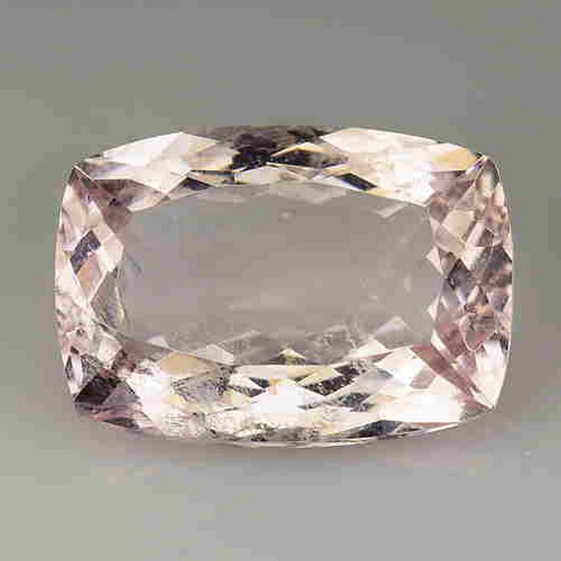 4.10Cts BEAUTIFUL CUSHION NATURAL MORGANITE PEACH COLOR: Title: 4.10Cts BEAUTIFUL CUSHION NATURAL MORGANITE PEACH COLOR LOOSE GEMSTONES Carat Weights: 4.1 Size/Dimensions: 12.0x8.4x5.2 MM Additional Information: VVS QUALITY Reserve: $50.00 Shipping: Domesti