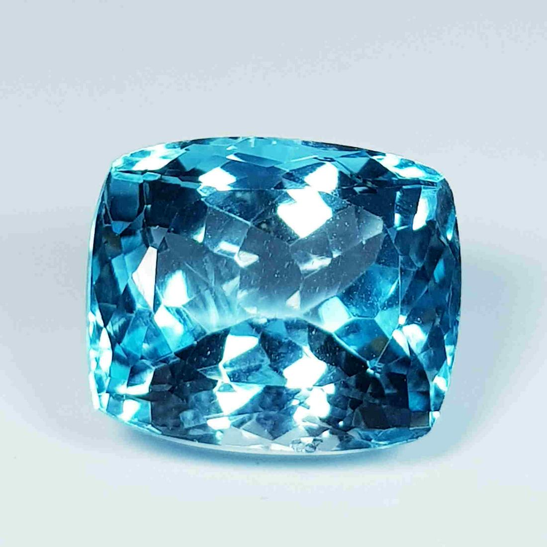 11.10 Ct Natural Rectangle Cut Top Quality Blue Topaz (1 of 6)