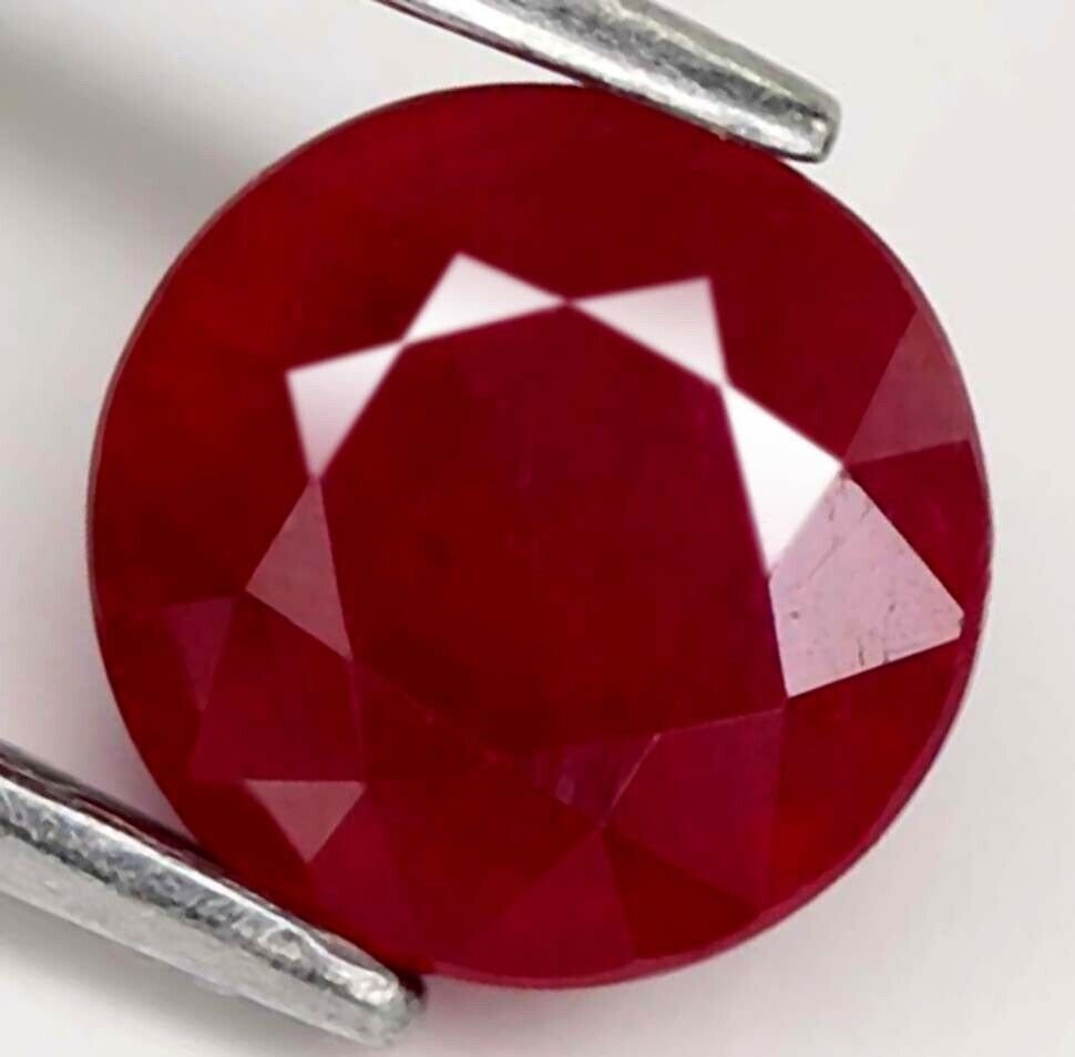 2,86 cts Natural Round Blood Red Ruby (1 of 3)