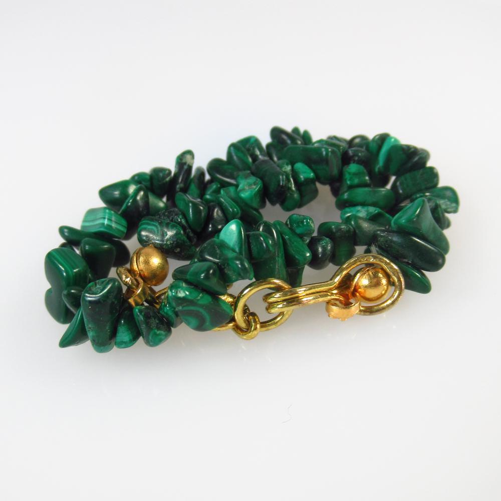 9.45g Bracelet with Natural Malachite: Title: 9.45g Bracelet with Natural Malachite Description: Bracelet Metal Purity: - Gemestone: Malachite Carat Weight: 9.45g Size/Dimensions: 5'' Inches Long Additional Information: Copper Hook // Size