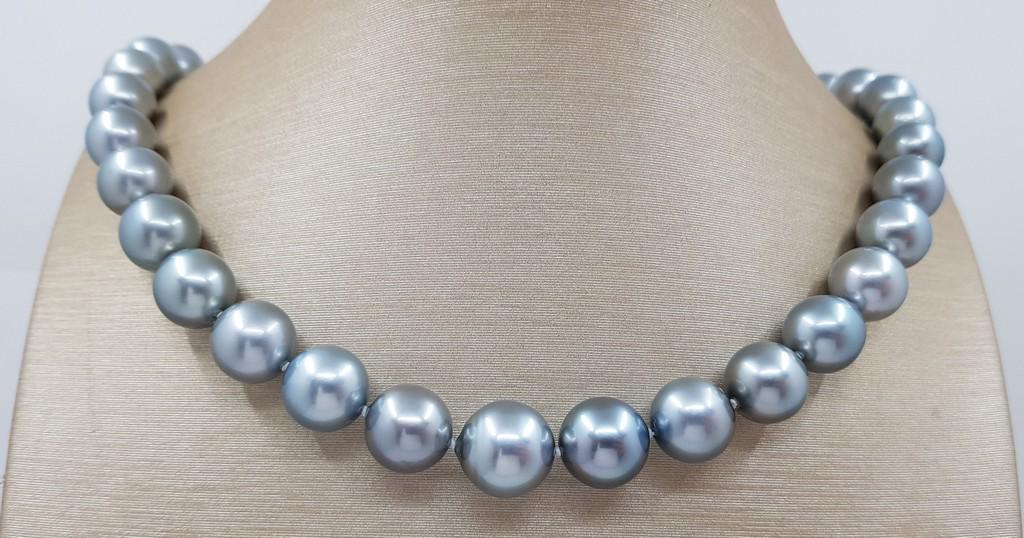 Large 10x13.3mm Round Metallic Silvery-Green Tahitian: Title: Large 10x13.3mm Round Metallic Silvery-Green Tahitian Description: Elegant fine jewellery for the daytime or evening, this breathtaking necklace is made with silvery green round Tahitian Pearls