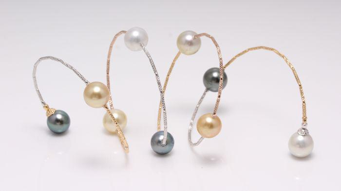 18 kt. Tricolour Gold - 10x11mm Tahitian and South Sea: Title: 18 kt. Tricolour Gold - 10x11mm Tahitian and South Sea Pearls - Bracelet Description: This bracelet measures 55cm in total and wraps beautifully several times around the wrist. The bracelet con