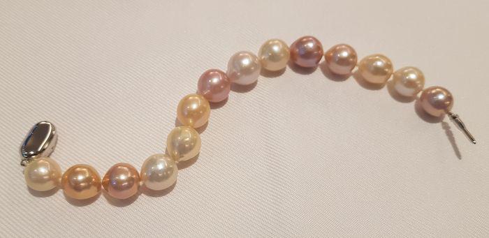 11x13mm Multi Edison Pearls - Bracelet: Title: 11x13mm Multi Edison Pearls - Bracelet Description: Most freshwater pearls are nucleated by tissue, but Edison cultured pearls are nucleated with beads, exactly as saltwater pearls This luxurio