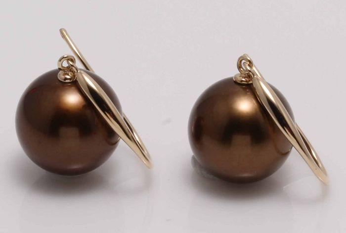 14 kt. Yellow Gold - 10x11mm Chocolate Tahitian Pearls: Title: 14 kt. Yellow Gold - 10x11mm Chocolate Tahitian Pearls - Earrings Description: Emerging from the tropical lagoons of French Polynesia, these pearls have a beautiful cherry brown colour with a r