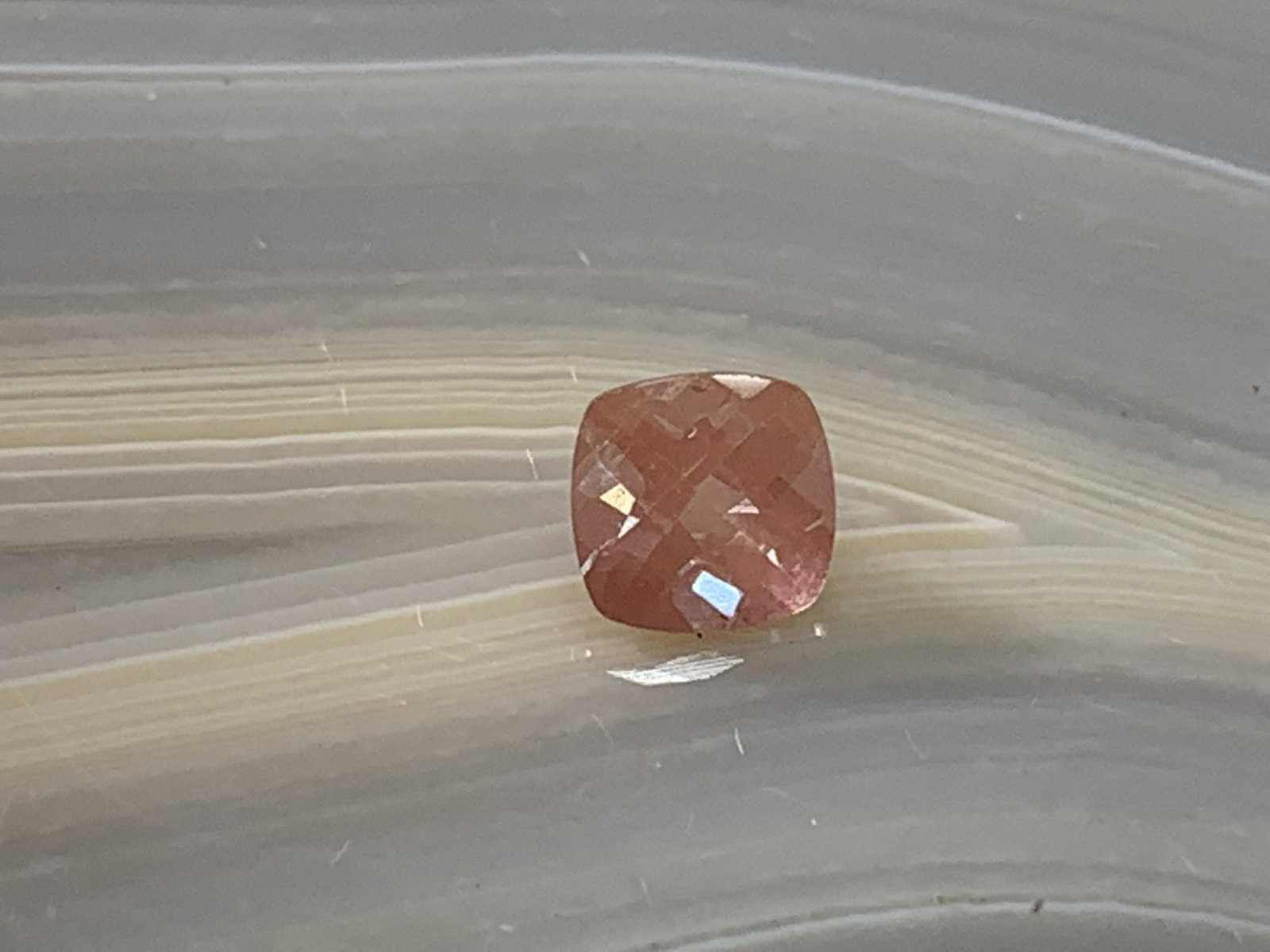 Andesine Labradorite Square .51 Carats Loose Gemstone: No Reserve! Title: Andesine Labradorite Square .51 Carats Loose Gemstone Date/Period: New Additional Information: Andesine Labradorite Square .51 Carats Loose Gemstone Dimensions: 4mmx4mm Shipping: Do