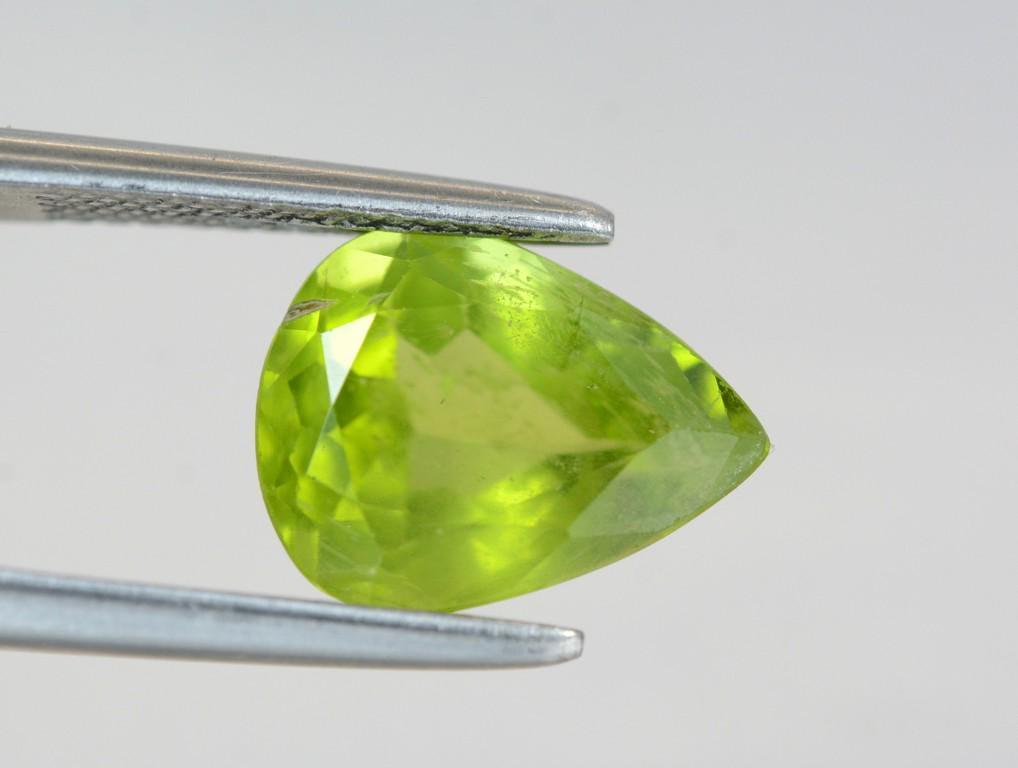 3.5 CT Top Quality Peridot Gemstone @Pakistan: Title: 3.5 CT Top Quality Peridot Gemstone @Pakistan Origin: Pakistan Weight: 3.05 Carat Size/Dimensions:10x8x4 mm Reserve: $20.00 Shipping: Domestic: Flat-rate of $12.00 to anywhere within the contig