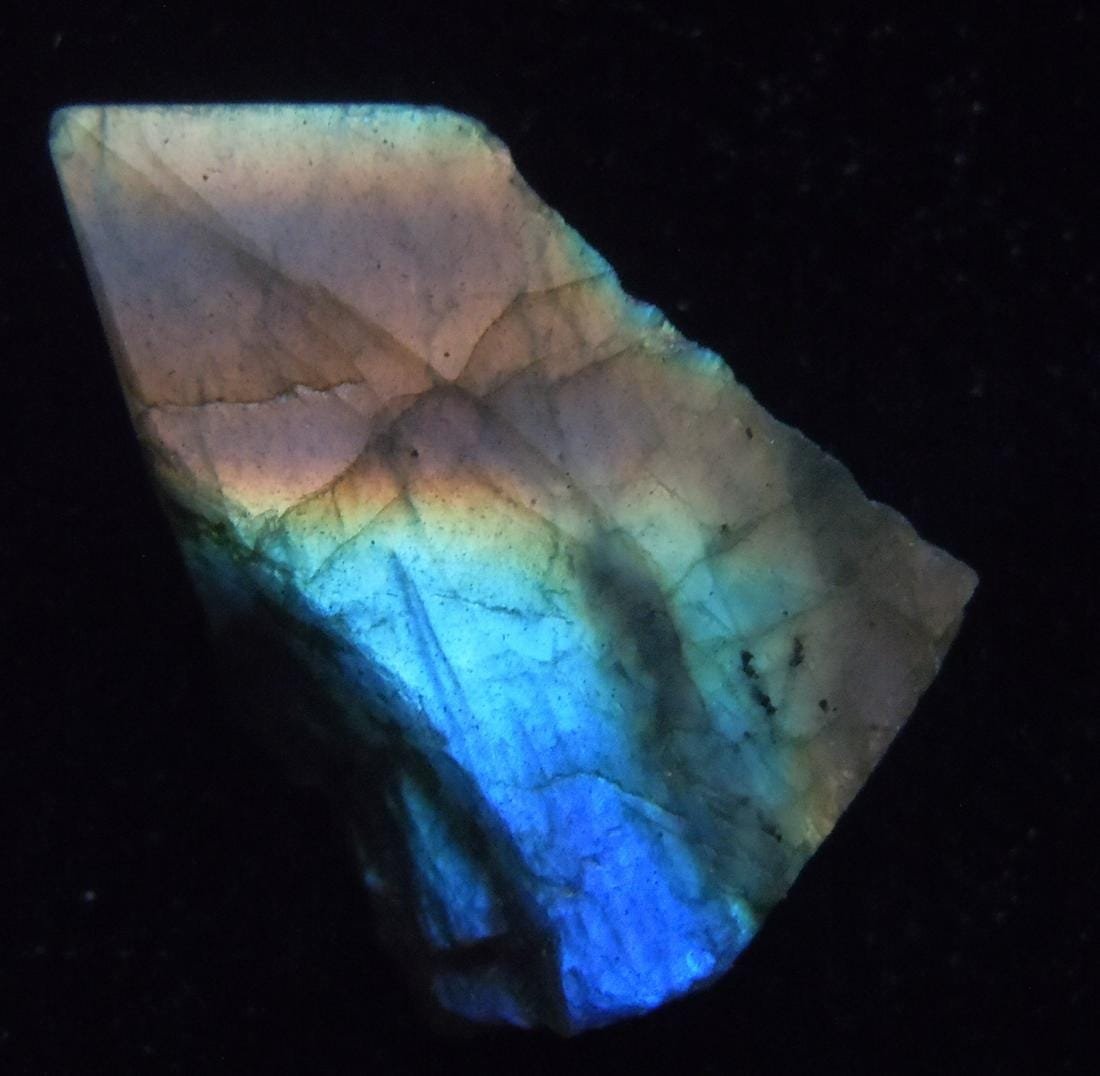 23.68 GRAM SET OF 6 IRIDESCENT LABRADORITE: Title: 23.68 GRAM SET OF 6 IRIDESCENT LABRADORITE Origin: Ampanihy, Atsimo-Andrefana, Madagascar Size: 1.5-2.5 cm/ 23.68 gram Description: set of 6 iridescent, multicolor & translucent labradorite Res