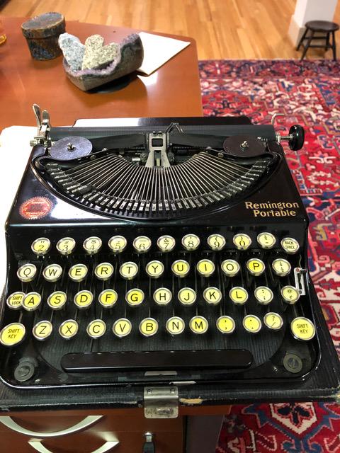 PORTABLE REMINGTON TYPEWRITER: Title: PORTABLE REMINGTON TYPEWRITER Additional Information: WORKS PERFECTLY - ORIGINAL COVER AND HANDLE FOR TRANSPORTING - C.1910-20 Shipping: Domestic: Flat-rate of $40.00 to anywhere within the con