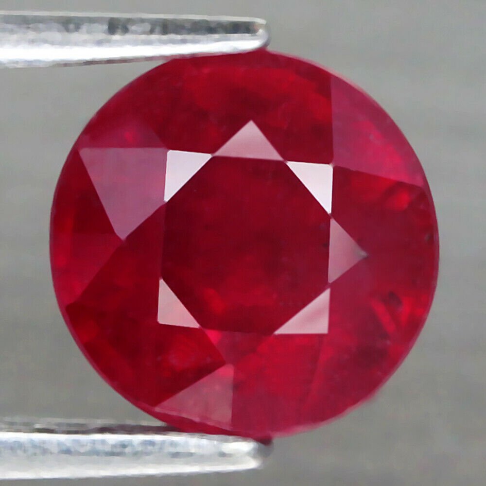 2.29 cts Natural Round Blood Red Ruby (1 of 3)