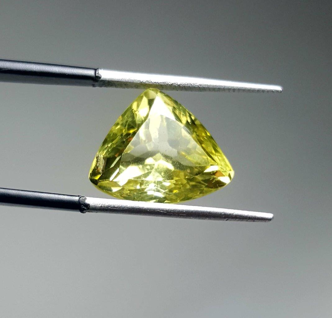 Lemon Quartz - 8.5 Carats - 14X13X9 mm: Title: Lemon Quartz - 8.5 Carats - 14X13X9 mm Origin: Afghanistan Additional Information: Lemon Quartz - 8.5 Carats - 14X13X9 mm Reserve: $70.00 Shipping: Domestic: Flat-rate of $12.00 to anywhere wit