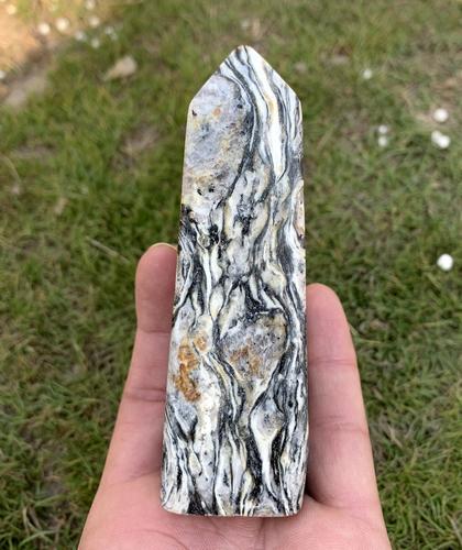235 Gram Top Quality Natural zebra Jasper Tower: Title: 235 Gram Top Quality Natural zebra Jasper Tower Healing Mineral Treatment: Natural Weight: 235 Gram Size/Dimensions: 108x33x28 mm Origin: Pakistan Reserve: $20.00 Shipping: Domestic: Flat-rate