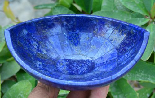 329 Grams Beautiful Lapis Lazuli Bowl: Title: 329 Grams Beautiful Lapis Lazuli Bowl Origin: Afghanistan Weight: 329 Grams Size/Dimensions: 144x98x44 MM Additional Information: Natural Reserve: $80.00 Shipping: Domestic: Flat-rate of $30.
