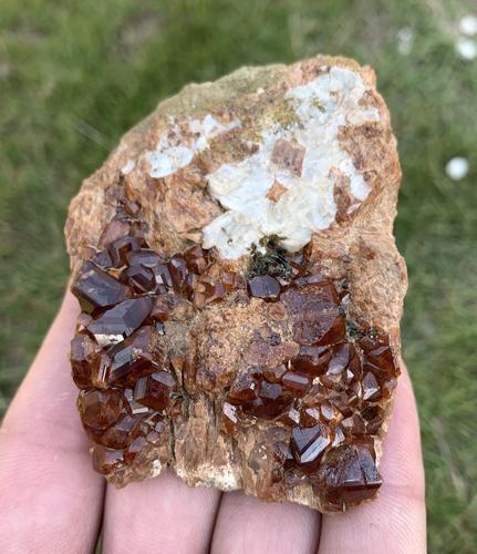 146 Gram Beautiful Natural Garnet Specimen: Title: 146 Gram Beautiful Natural Garnet Specimen Treatment: Natural Weight: 146 Gram Size/Dimensions: 62x46x25 mm Origin: Pakistan Reserve: $20.00 Shipping: Domestic: Flat-rate of $15.00 to anywhere 